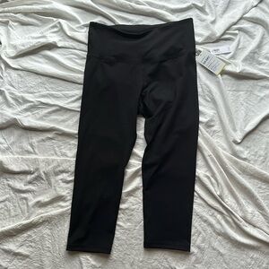 Old Navy Active Go-Dry cropped leggings